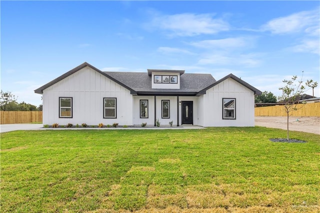 modern farmhouse featuring a front lawn