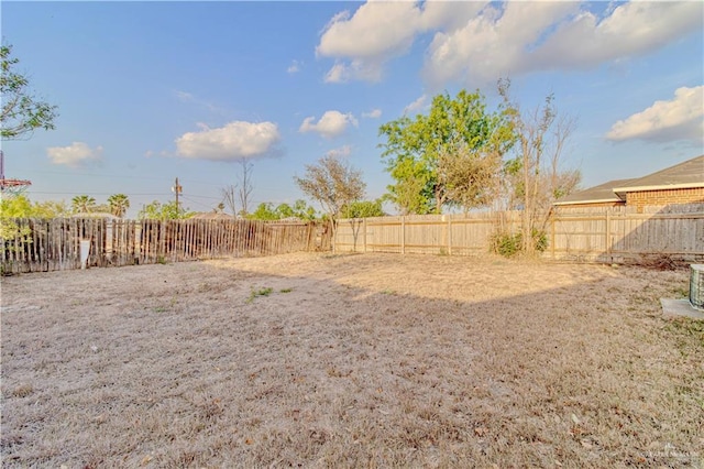 2800 Del Oro Dr, Mission, TX 78572 - view of yard featuring a fenced backyard