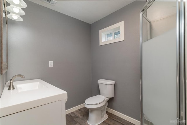 501 W Iowa St, Harlingen, TX 78552 - full bath featuring toilet, vanity, baseboards, and wood finished floors