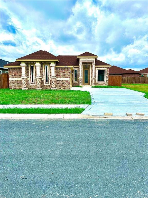 view of front of home with a front yard