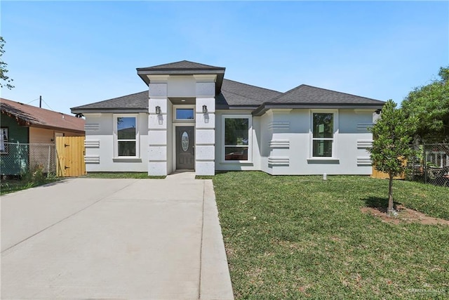 1003 Short Rd, San Juan, TX 78589 - prairie-style home featuring a front yard, stucco siding, and fence