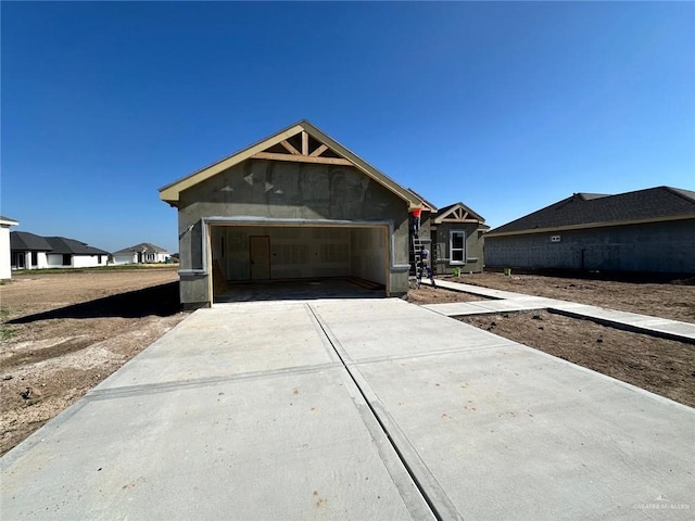 view of front facade featuring a garage