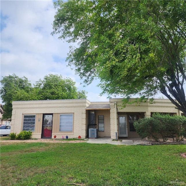 2821 Charlotte Dr, Pharr, TX 78577 - photo 1