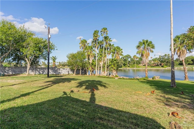 view of yard featuring a water view