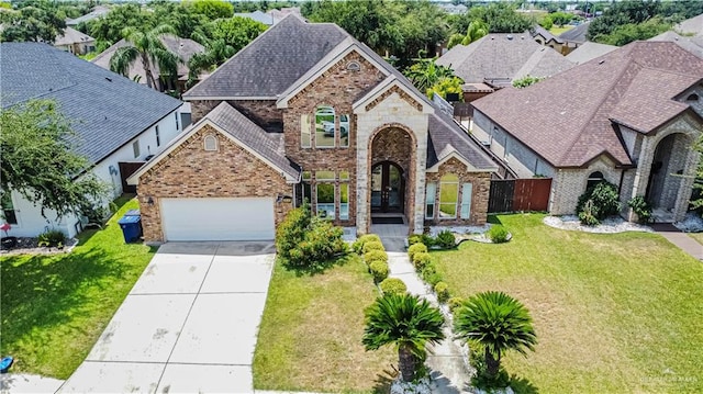 view of front of house featuring a front lawn