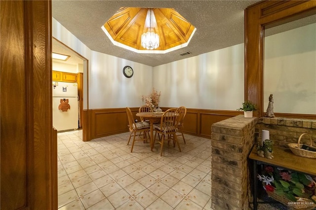 6913 N 31st St, Mcallen, TX 78504 - dining area featuring a textured ceiling and a wainscoted wall