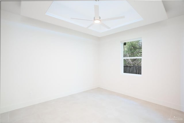 2607 Cottonwood St, Mission, TX 78574 - empty room with a tray ceiling, baseboards, and ceiling fan