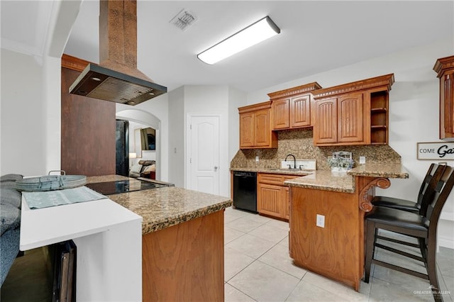 kitchen featuring visible vents, a kitchen breakfast bar, a peninsula, black appliances, and open shelves