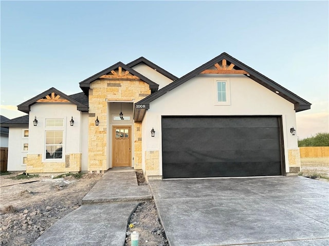 view of front facade featuring a garage