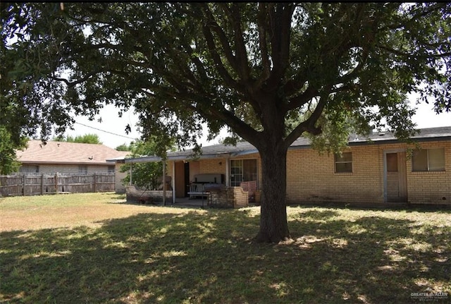 712 N Padre Ave, Weslaco, TX 78596 - view of yard featuring a patio area
