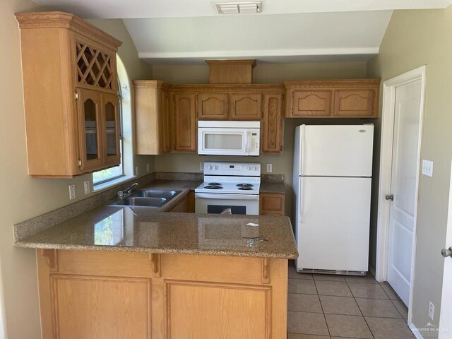 2015 W Western St, Edinburg, TX 78539 - kitchen featuring white appliances, a sink, vaulted ceiling, a peninsula, and light tile patterned flooring