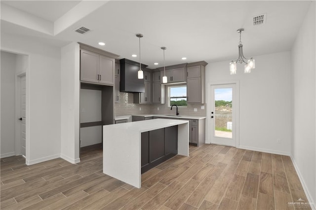 2953 Rio Red Cir, Edinburg, TX 78541 - kitchen with gray cabinetry, decorative backsplash, light wood-style flooring, baseboards, and recessed lighting