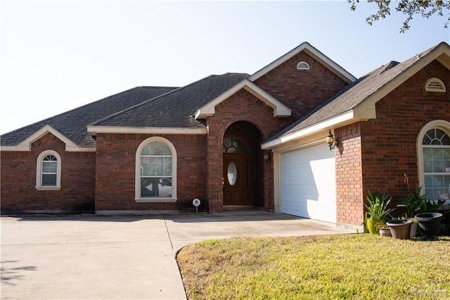 view of front facade featuring a front yard and a garage