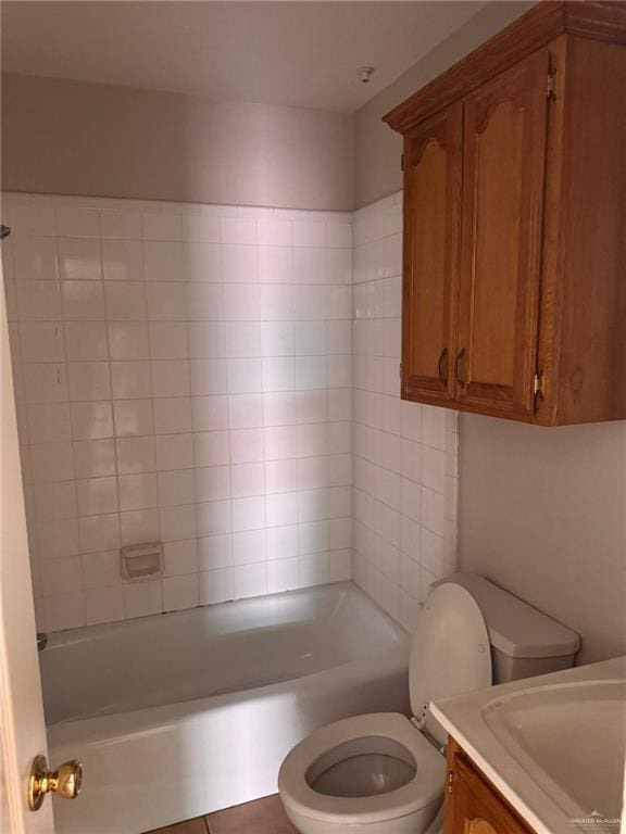 full bathroom with vanity, toilet, and tiled shower / bath