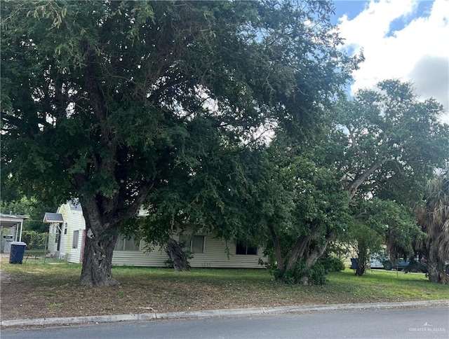 1044 S Florida St, Mercedes, TX 78570 - photo 2