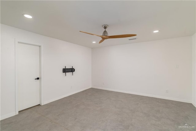 empty room featuring ceiling fan