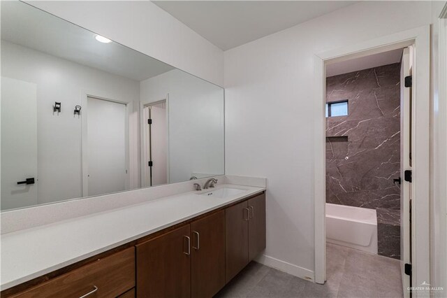 bathroom with vanity and tiled shower / bath