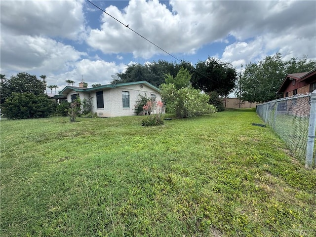 814 N Pino St, Weslaco, TX 78596 - view of yard