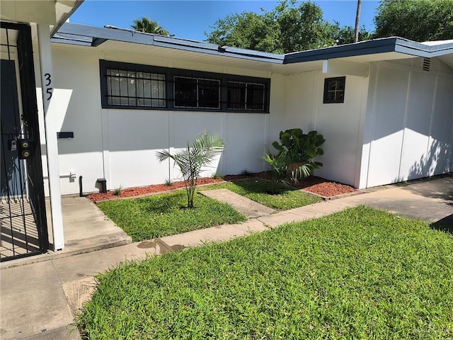 view of front of home with a front yard