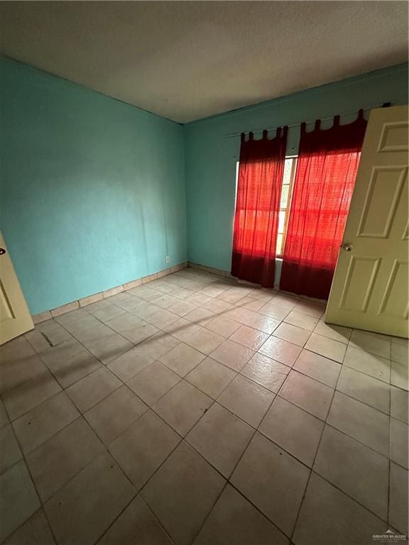 empty room featuring light tile patterned floors