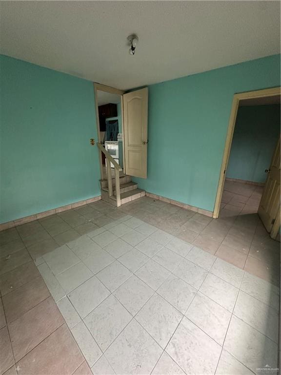 unfurnished room featuring light tile patterned floors