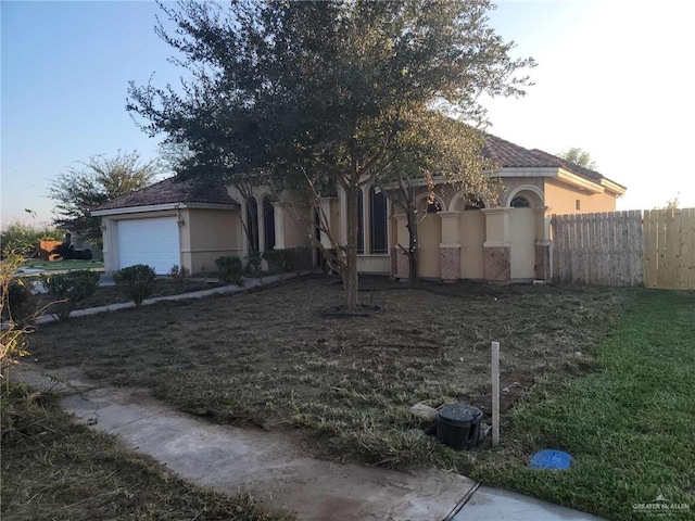 view of front facade with a garage and a front yard