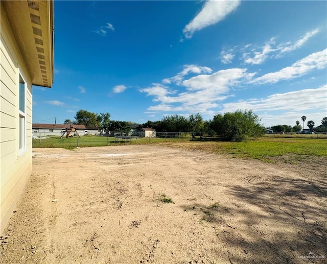 view of yard featuring a rural view