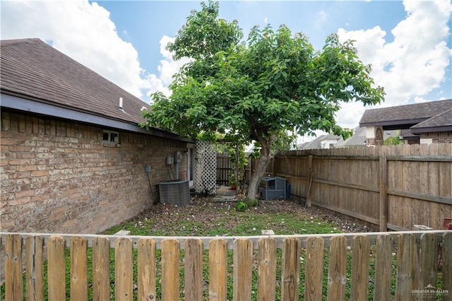 view of yard featuring central AC