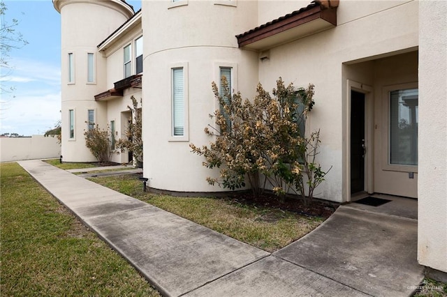 property entrance with a yard