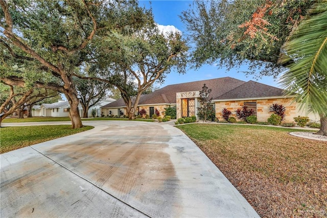 view of front of home featuring a front yard and concrete driveway