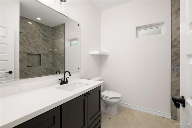 full bath featuring a shower, baseboards, toilet, and vanity