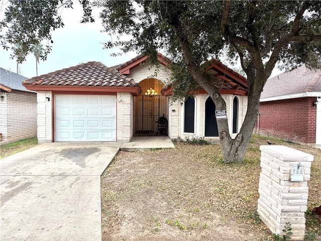 view of front of property featuring a garage