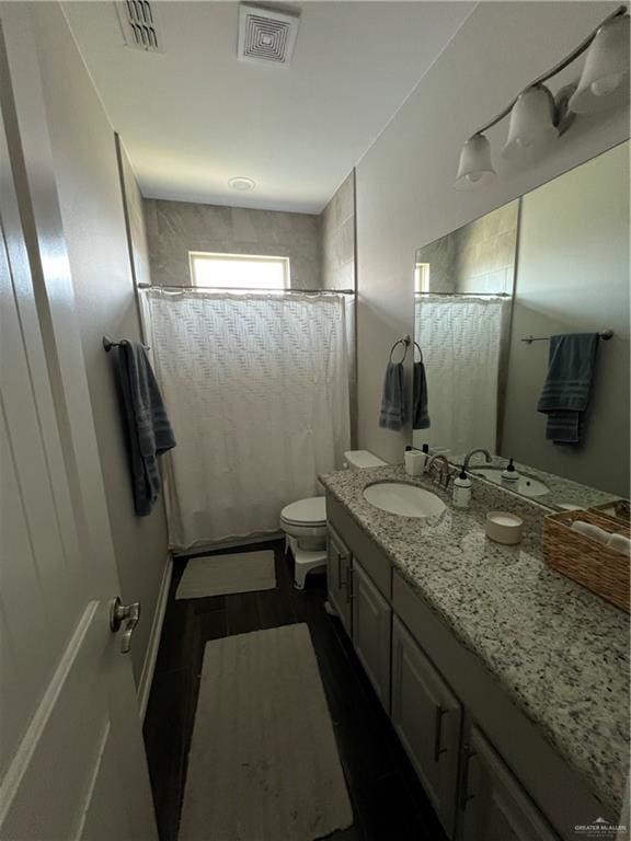 10228 N 14th St, Mcallen, TX 78504 - bathroom with a tile shower, vanity, and wood finished floors