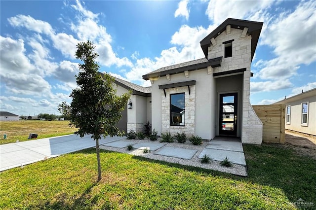 view of front of property with a front yard