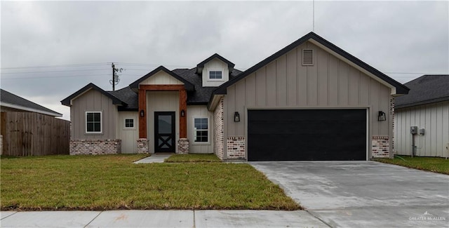 view of front facade featuring a front lawn and a garage