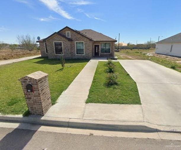 view of front of house with a front lawn