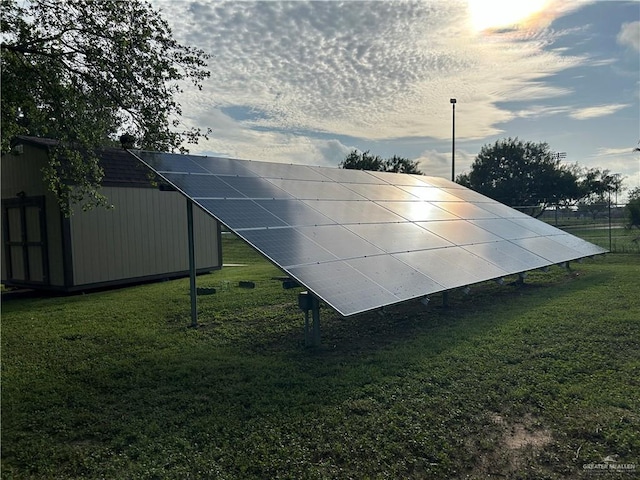 view of yard at dusk