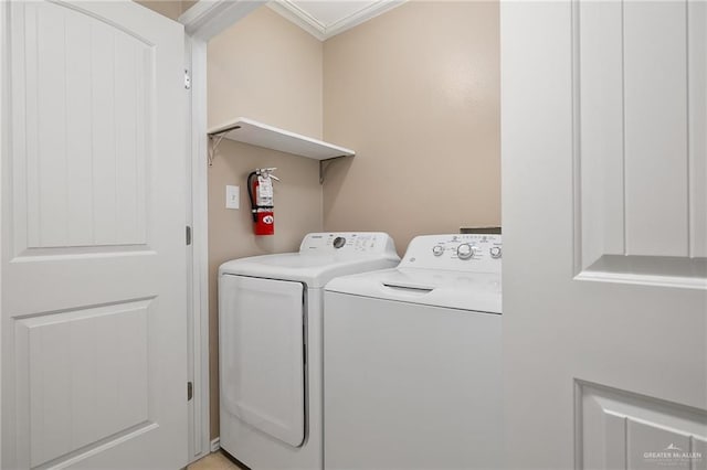 washroom featuring washing machine and clothes dryer