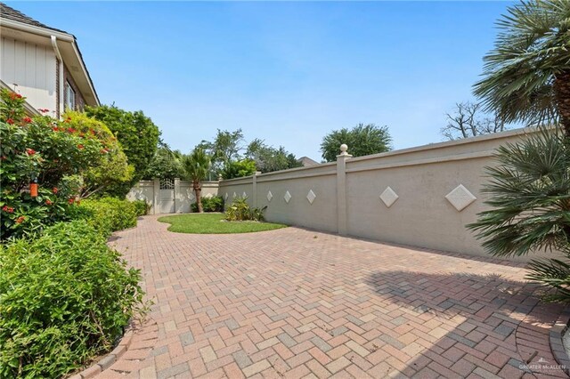 5501 N 1st Ln, Mcallen, TX 78504 - view of patio