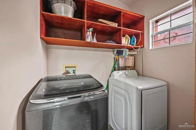 laundry room with washing machine and dryer