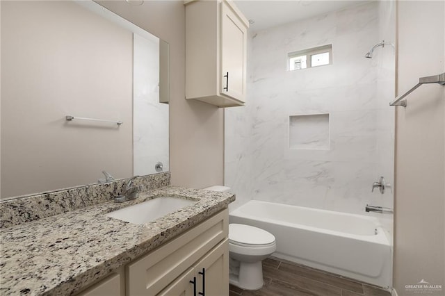 full bath featuring wood tiled floor, shower / bath combination, vanity, and toilet