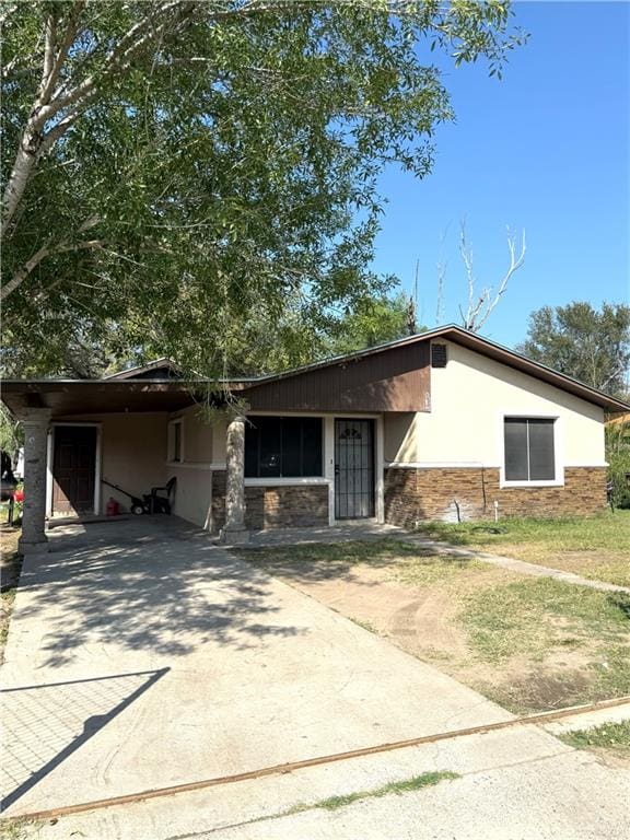 view of front of home featuring a carport