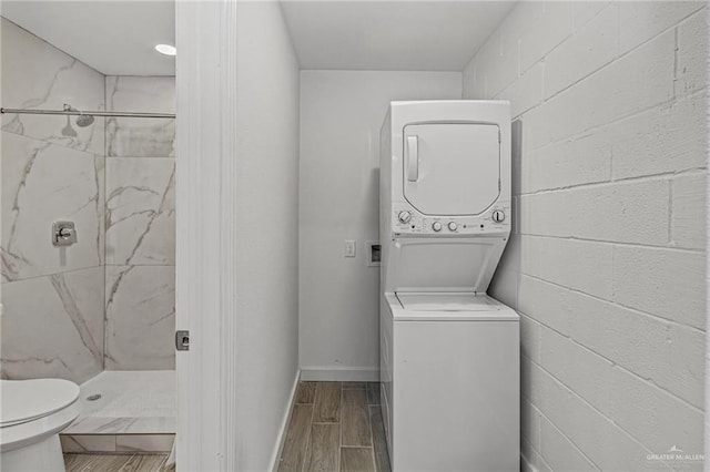 washroom featuring stacked washer / drying machine