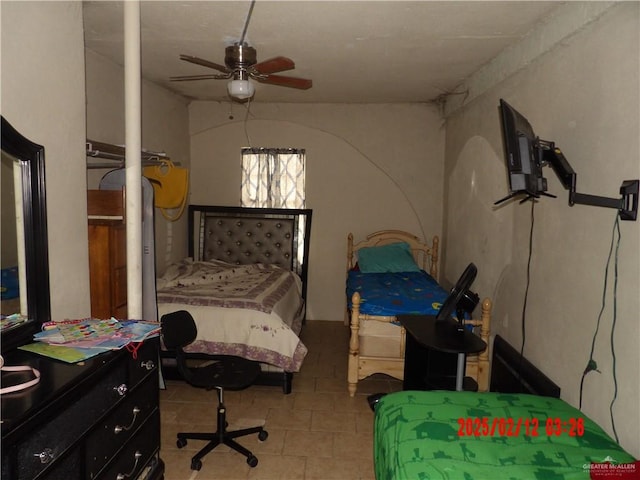 bedroom with ceiling fan