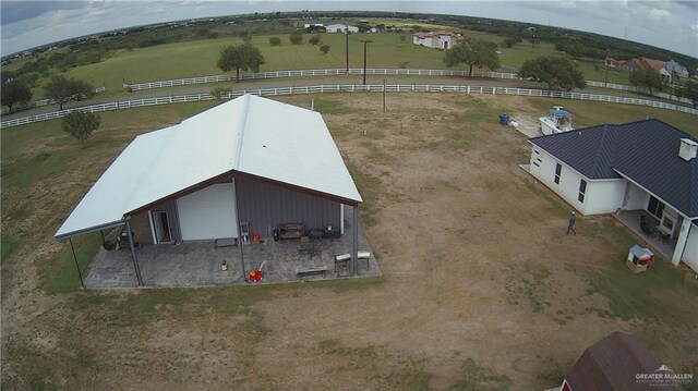 view of yard with a storage shed