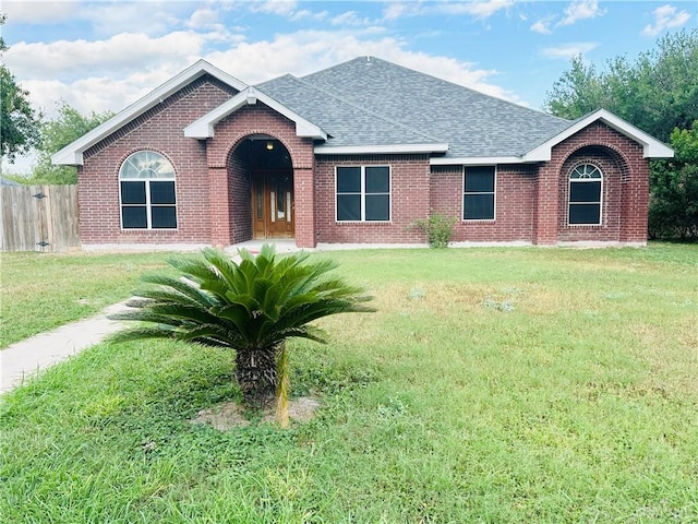 single story home featuring a front lawn