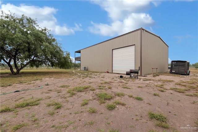 view of outdoor structure with an outdoor structure