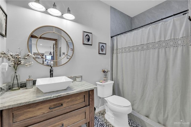 bathroom with curtained shower, vanity, and toilet