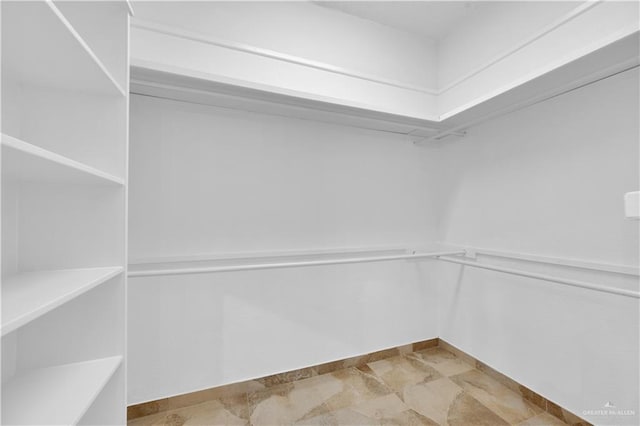412 Sabine Ct, Mission, TX 78572 - view of spacious closet