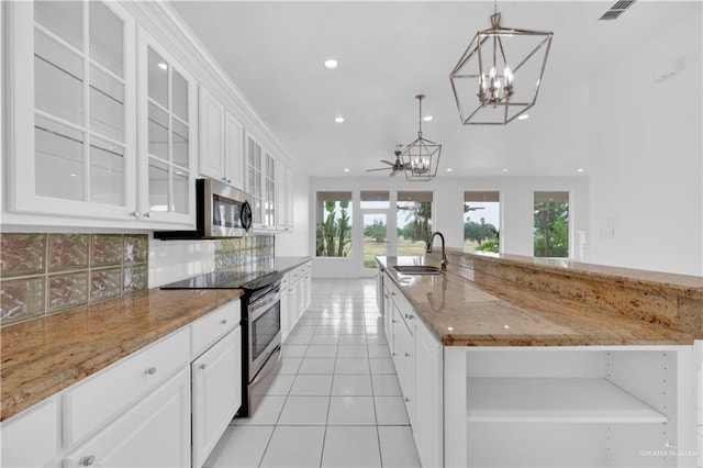 412 Sabine Ct, Mission, TX 78572 - kitchen with stainless steel appliances, a sink, a chandelier, plenty of natural light, and recessed lighting